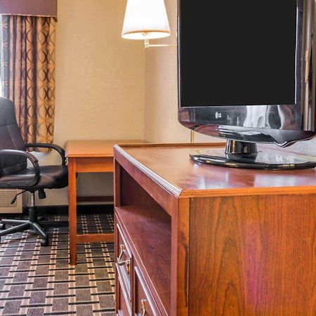 Quality Inn Grand Rapids North Walker Exterior photo