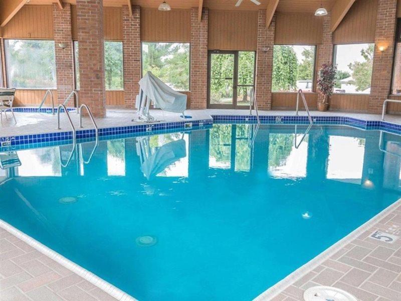 Quality Inn Grand Rapids North Walker Exterior photo