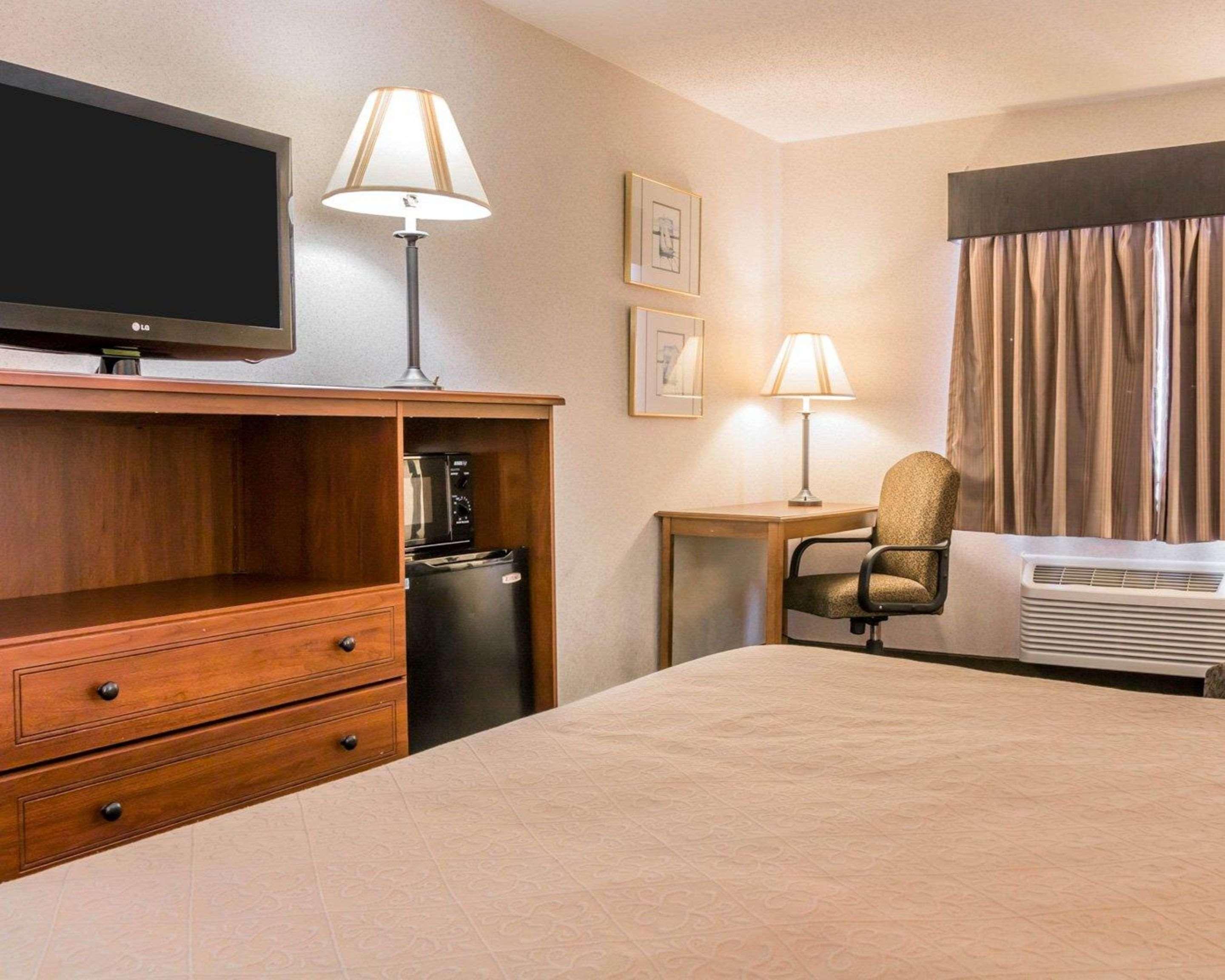 Quality Inn Grand Rapids North Walker Exterior photo