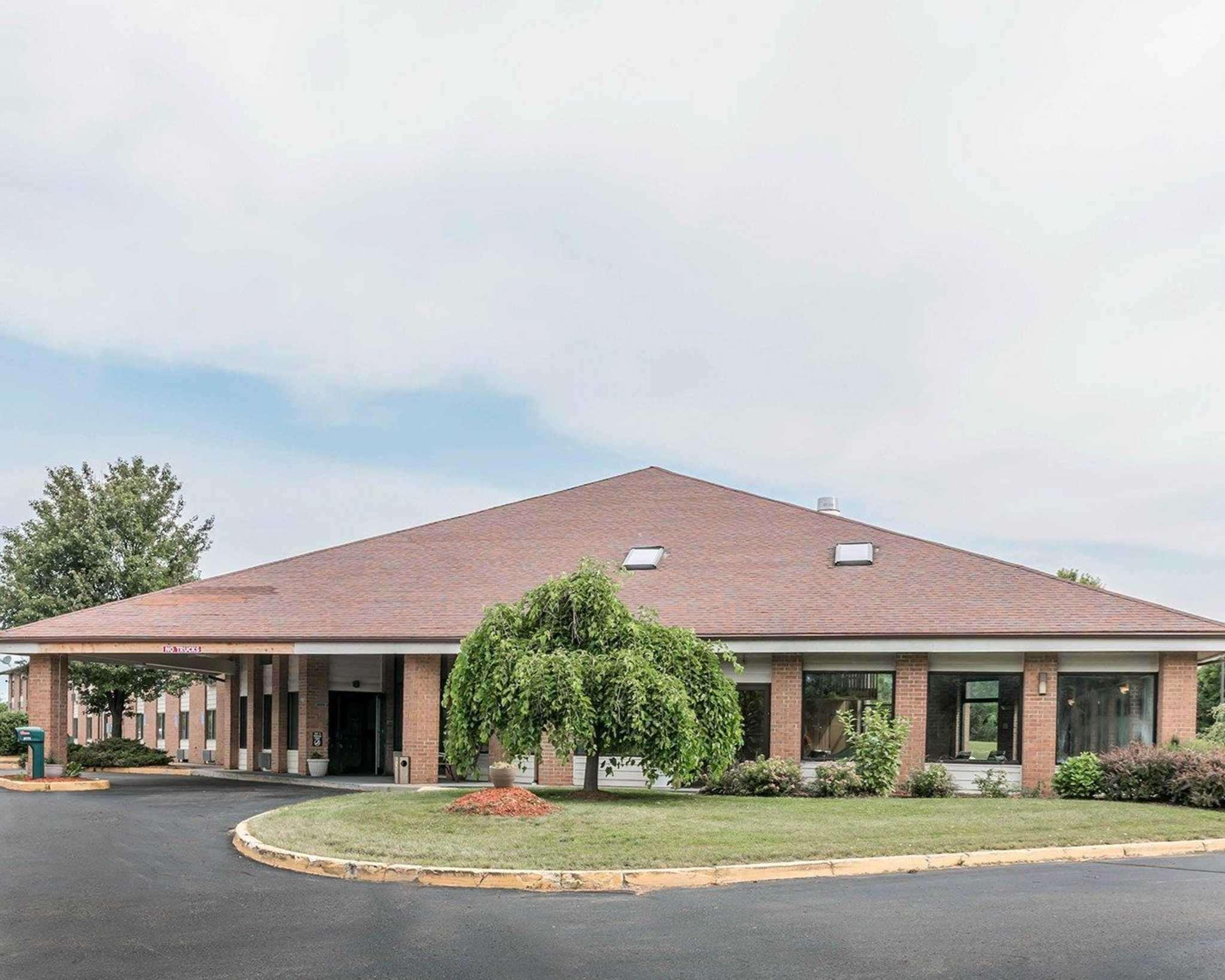 Quality Inn Grand Rapids North Walker Exterior photo