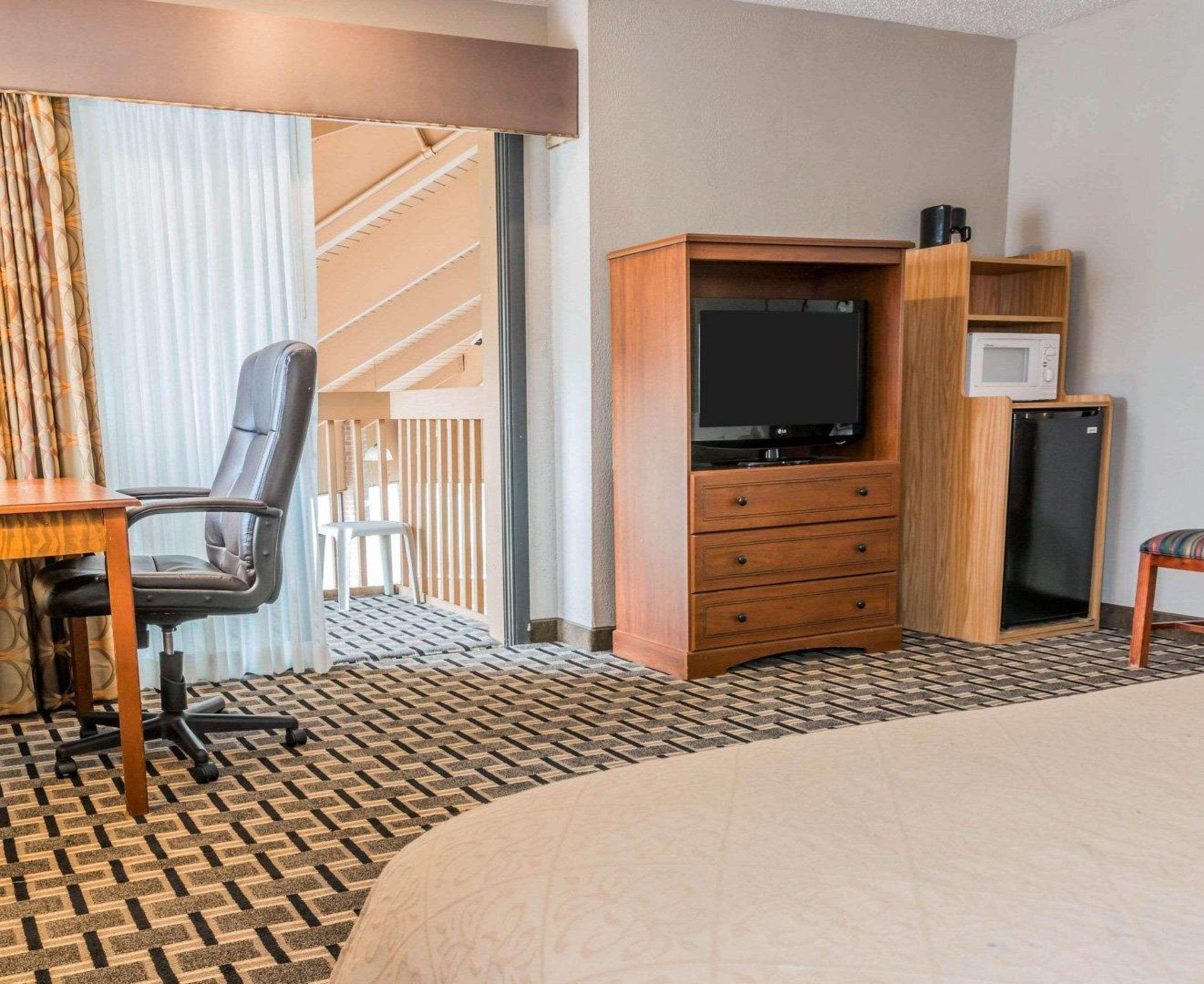 Quality Inn Grand Rapids North Walker Exterior photo
