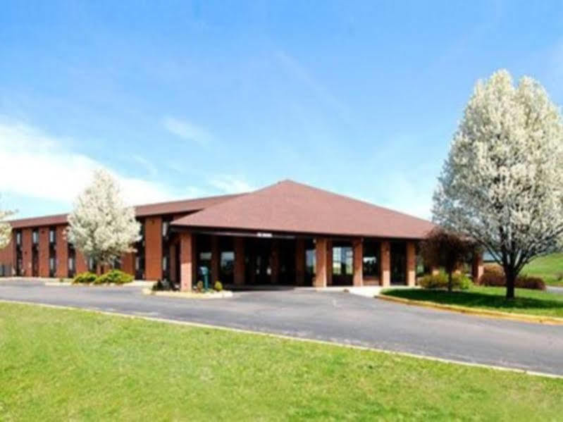 Quality Inn Grand Rapids North Walker Exterior photo