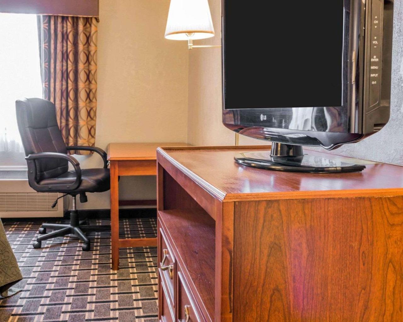 Quality Inn Grand Rapids North Walker Exterior photo